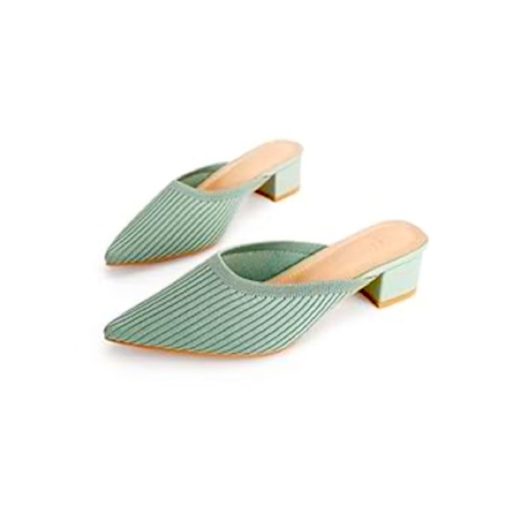 Pointed-toe mules